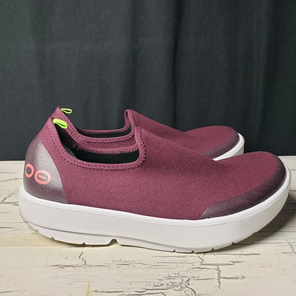 OOFOS OOmg eeZeeLow Sneakers in Burgundy - Women's size 9.5 - Picture 5 of 13
